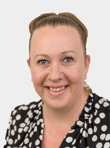 Portrait of Claire Thomas